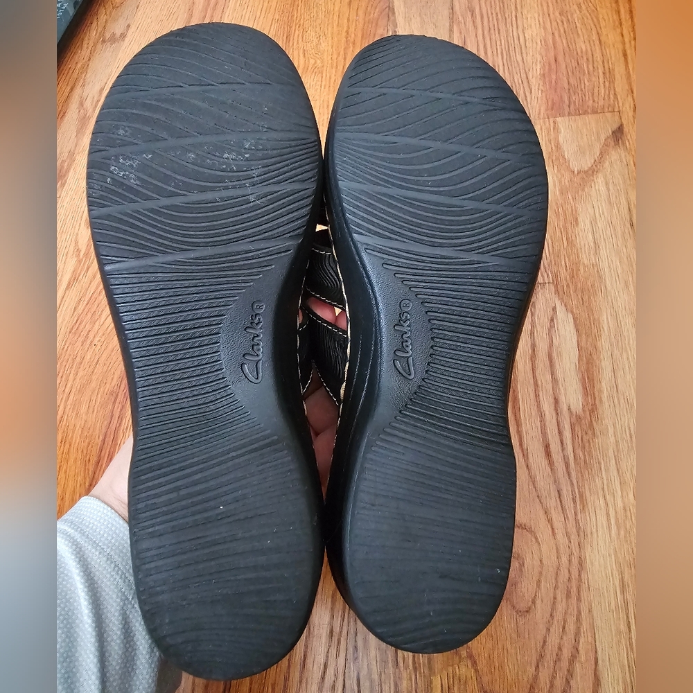 Clarks - Picture 2 of 4